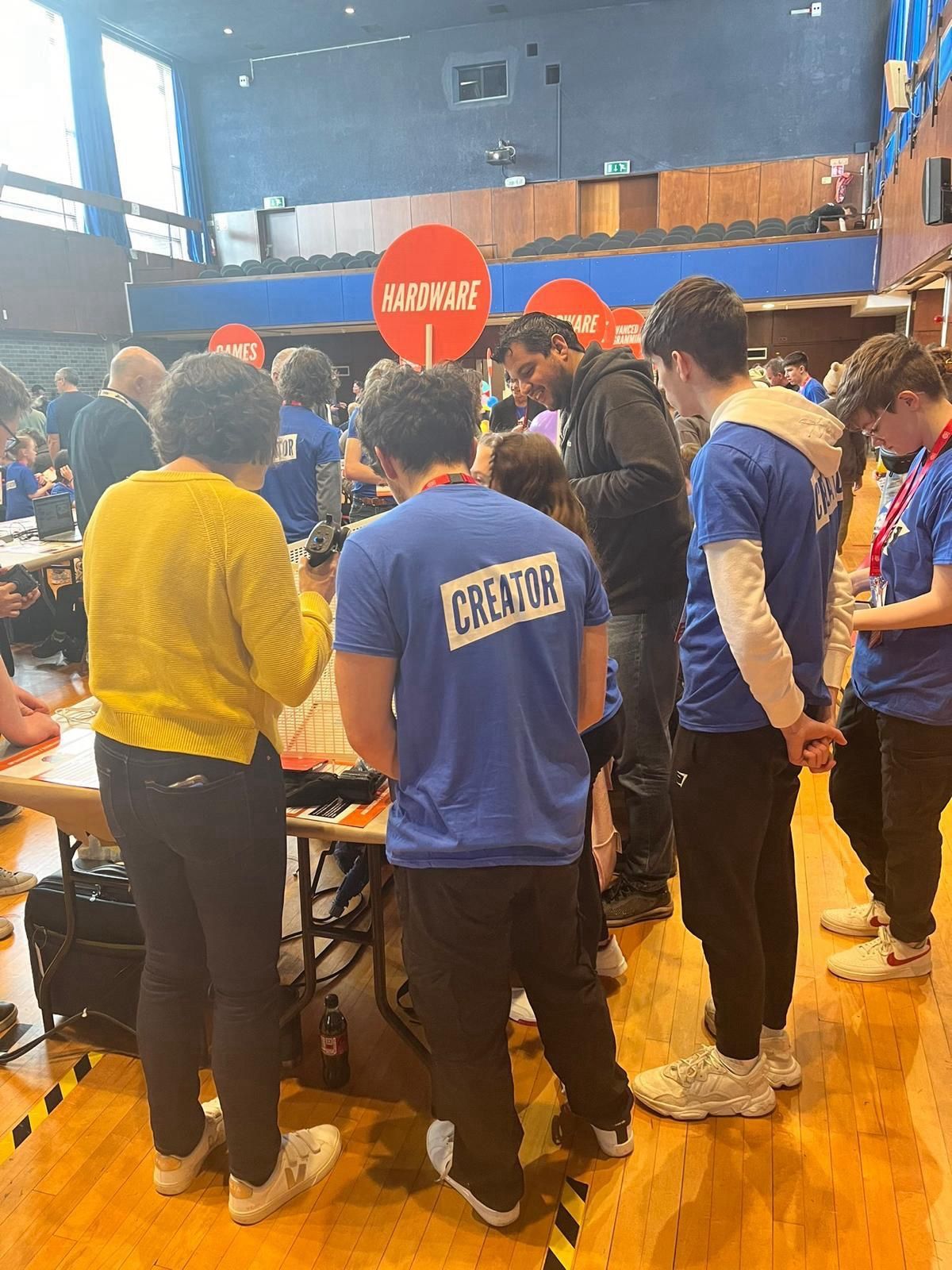 Kids coding together